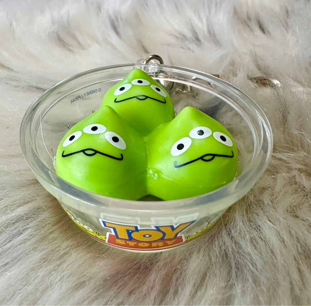 リトルグリーンメンまん、キーホルダー - メルカリ