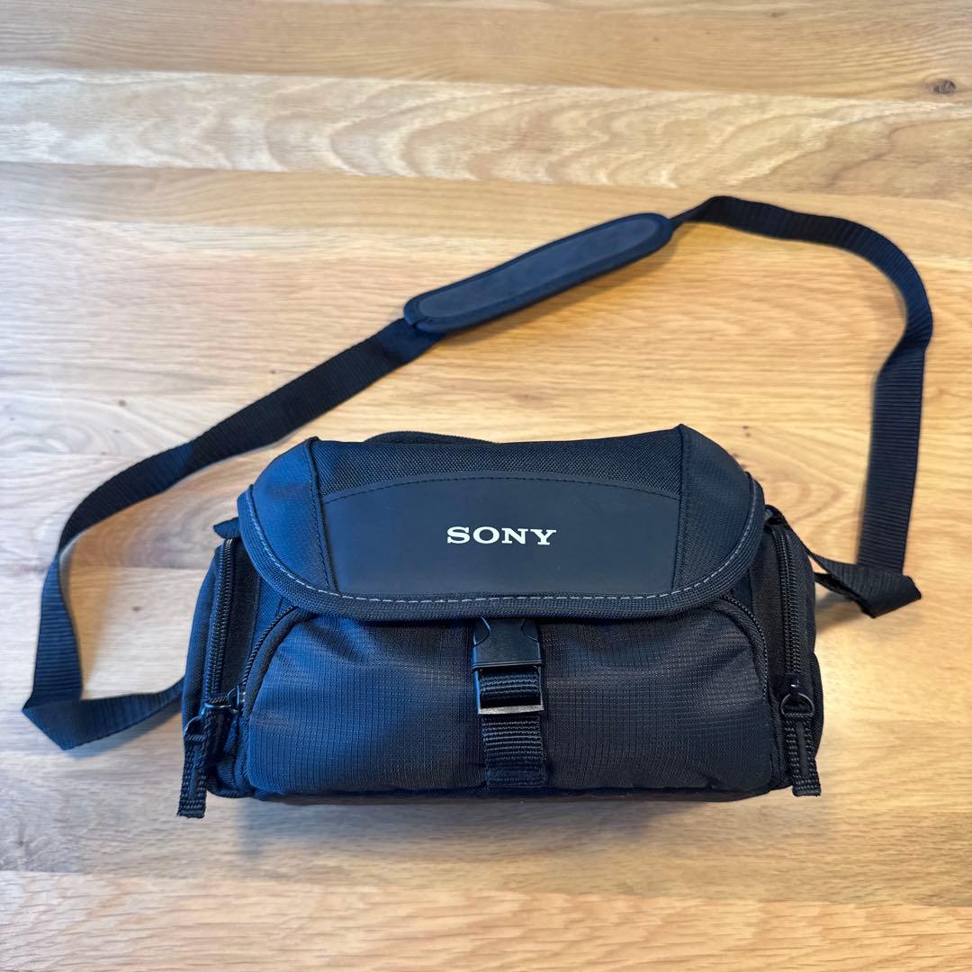 SONY 4K Handycam FDR-AX45 ケース／小型グリップ三脚付きの通販はau