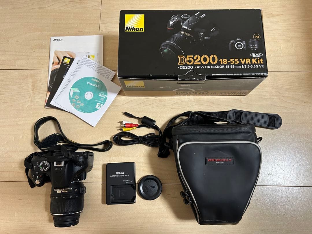 Nikon D5200 18-55 VRキット Nikon D5200 Digital SLR Camera | 24.1 MP | 3 in Screen | Black