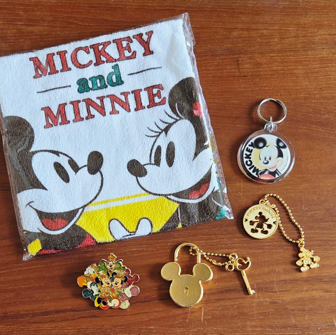 ミッキーマウス ディズニーグッズセット キーホルダー ピンバッジ
