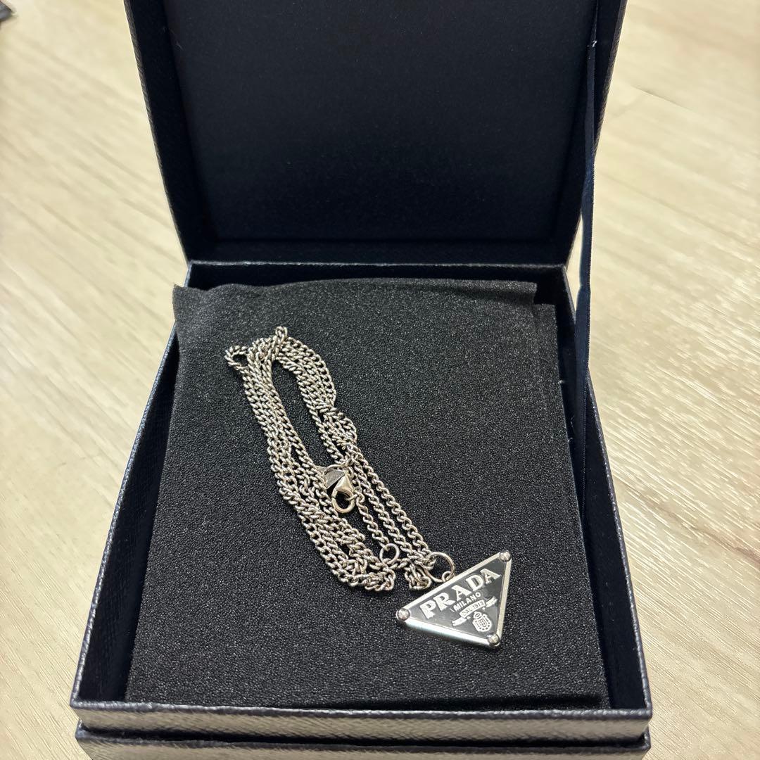 PRADA プラダ　シンボルネックレス ◇入手困難◇直営店【PRADA】プラダシンボルネックレス (PRADA