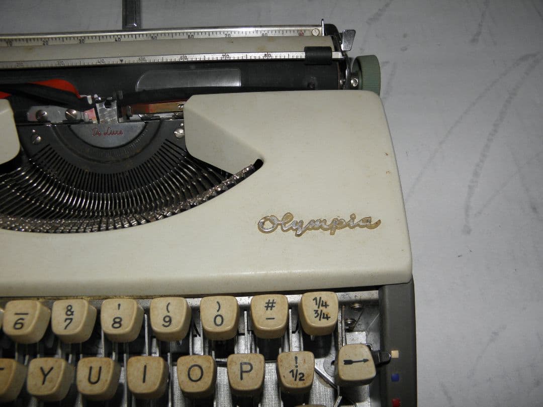 希少・動作良好】Olympia オリンピア タイプライター De Luxe - メルカリ