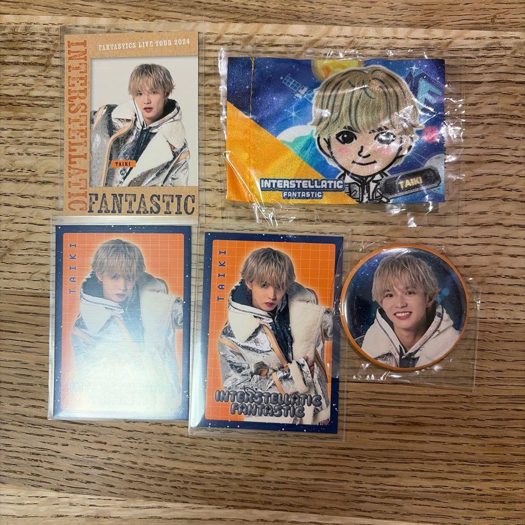 FANTASTICS 佐藤大樹 トレカ 旗 缶バッチ - メルカリ