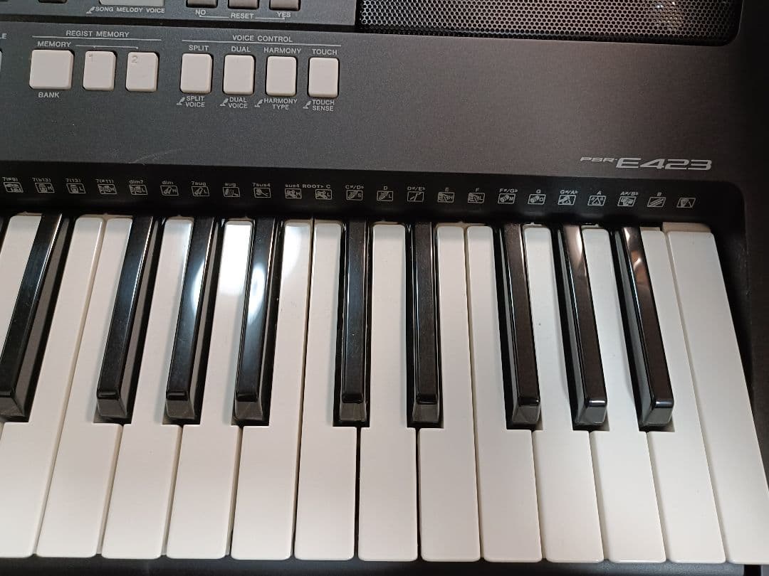 Yamaha PSR-E423 ポータブルキーボード 61鍵盤 黒 ジャンク - メルカリ