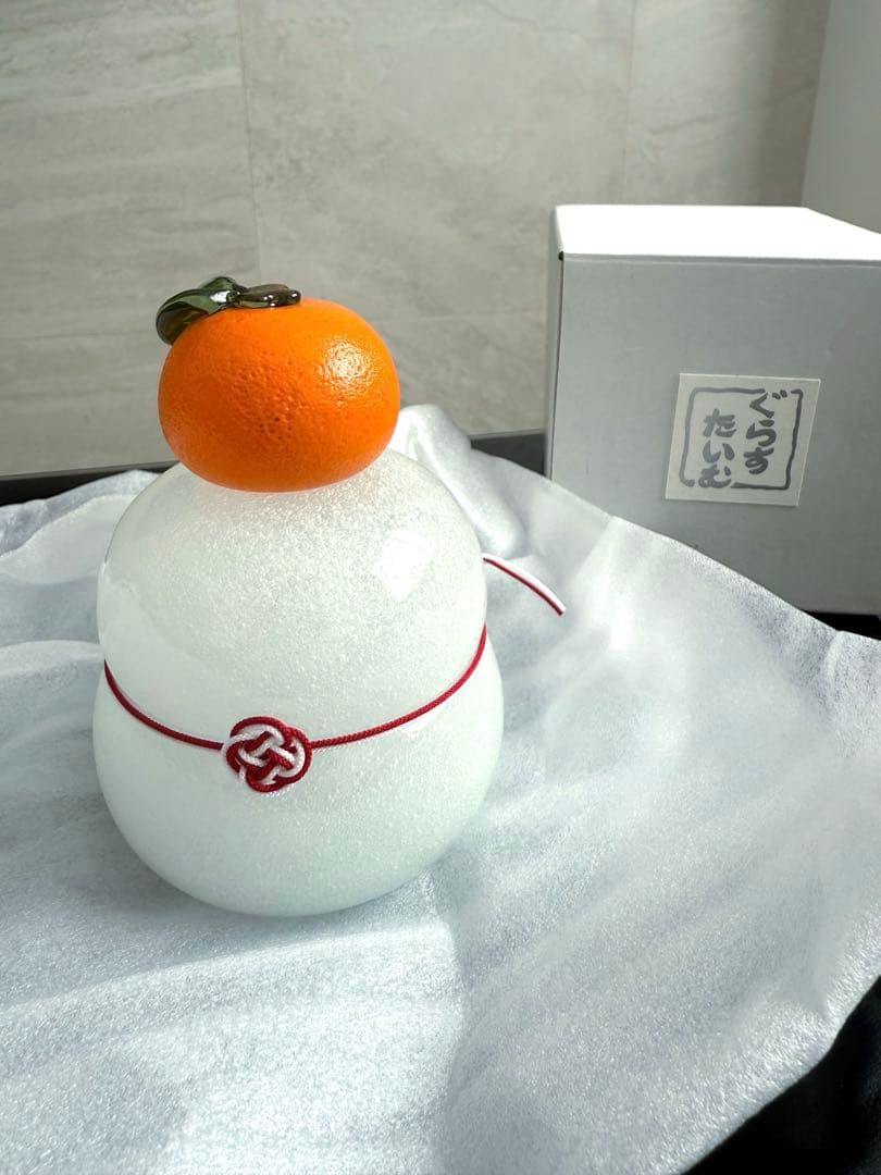 ※はなび【美品】つぶつぶみかんのモチモチ鏡餅 グラスタイム 組紐付き つぶつぶみかんのモチモチ鏡餅 組紐付き その他置物 ガラス工房 グラス