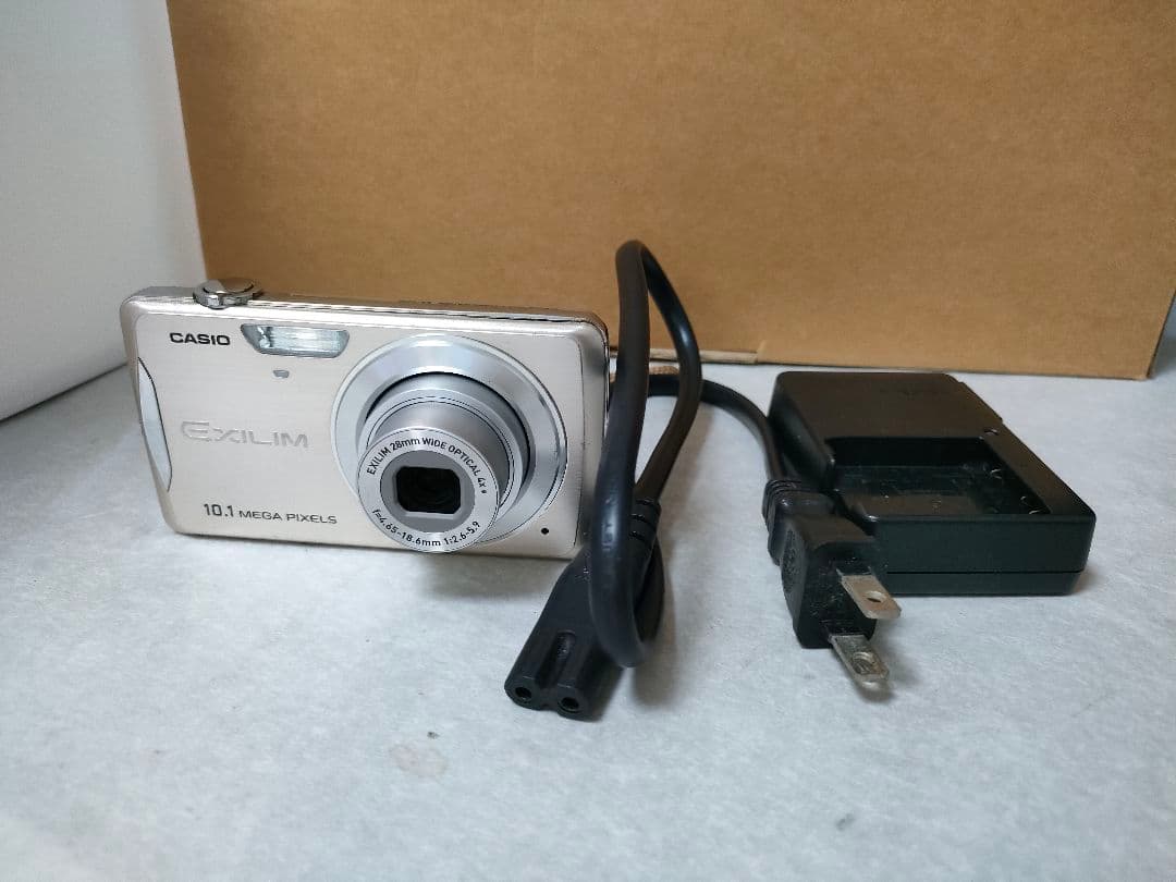 CASIO EXILIM EX-Z270　シルバー　 デジタルカメラ Amazon | カシオ計算機 カシオ デジタルカメラ EXILIM EX-Z270GY