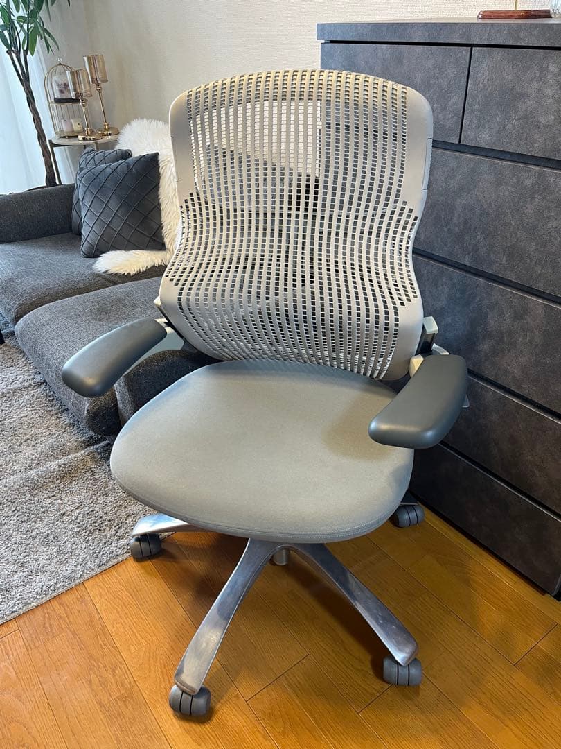 【専用】Knoll グレー メッシュバック デスクチェア BeneS ベネス チェア メッシュタイプ ダークグレーフレーム/ローバック