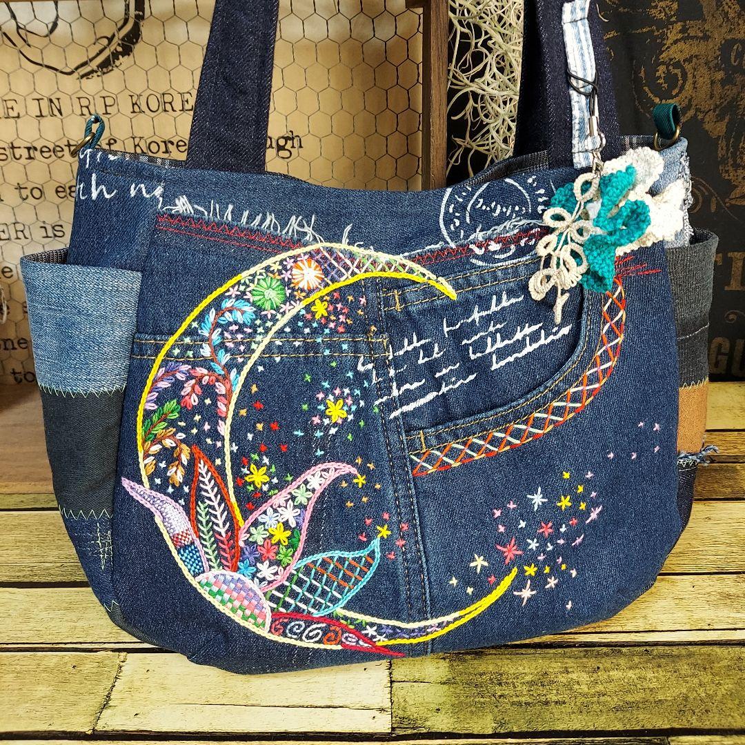 刺繍デニムバック　No.661　デニムリメイク　刺繍バック　丸いバック　月 刺繍デニムバック No.539 デニムリメイク ショルダーバッグ サイド