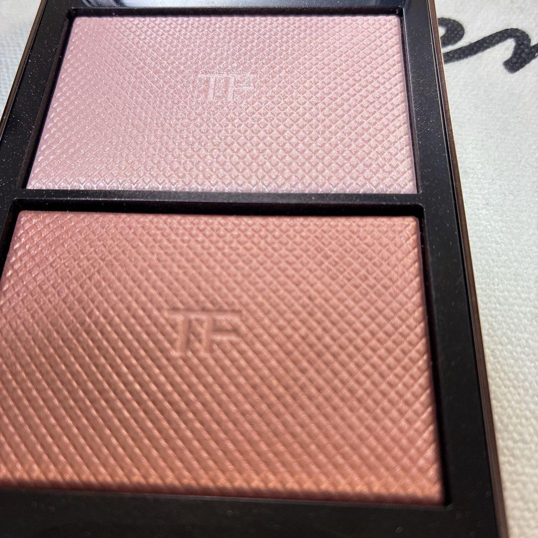 TOM FORD ジェイドアンドイルミネイトハイライティングデュオ P1
