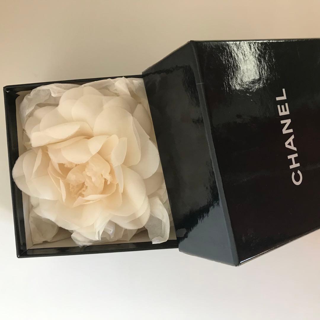 CHANEL カメリア ブローチ コサージュ 箱付の通販はau PAY マーケット