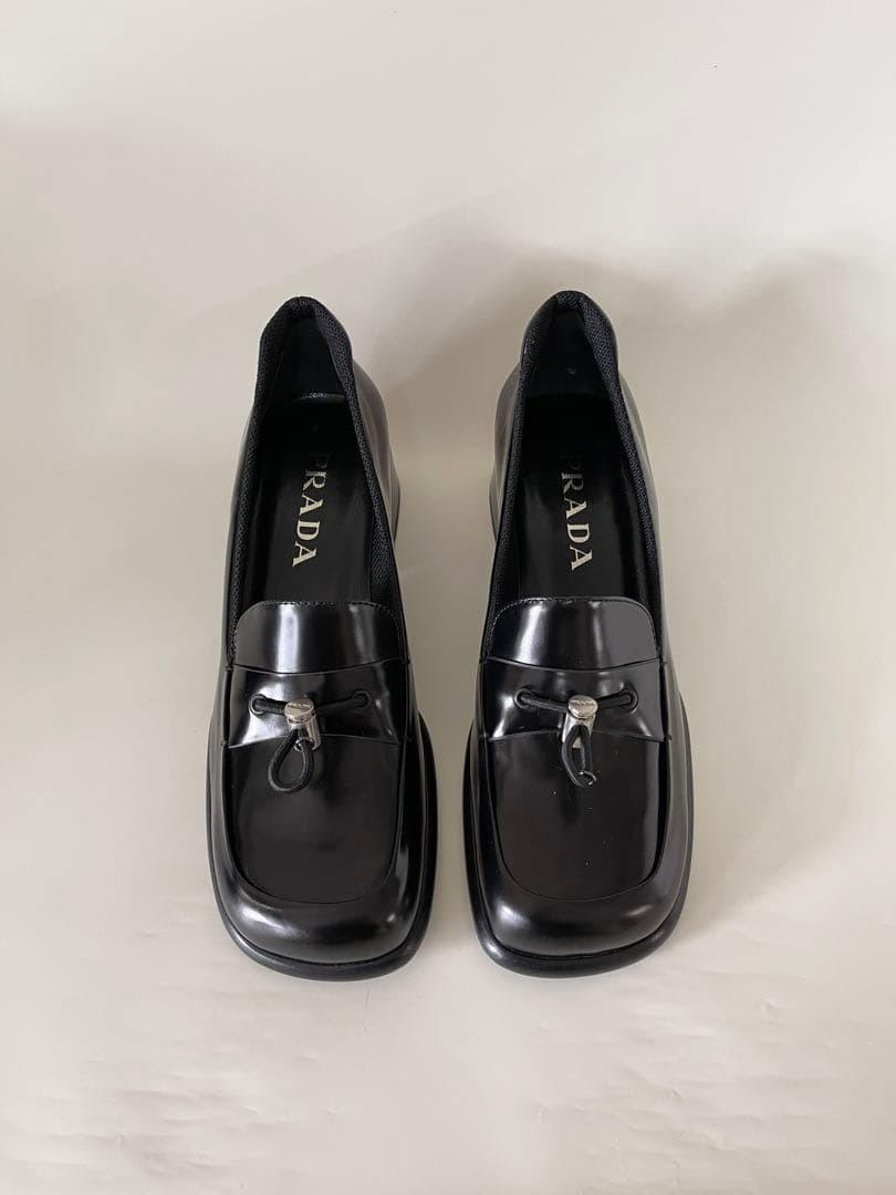 未使用保存品Pradaプラダ ブラックレザー ローファー革靴 パンプス PRADA（プラダ） ローファー 1D813N 055 レディース レザー