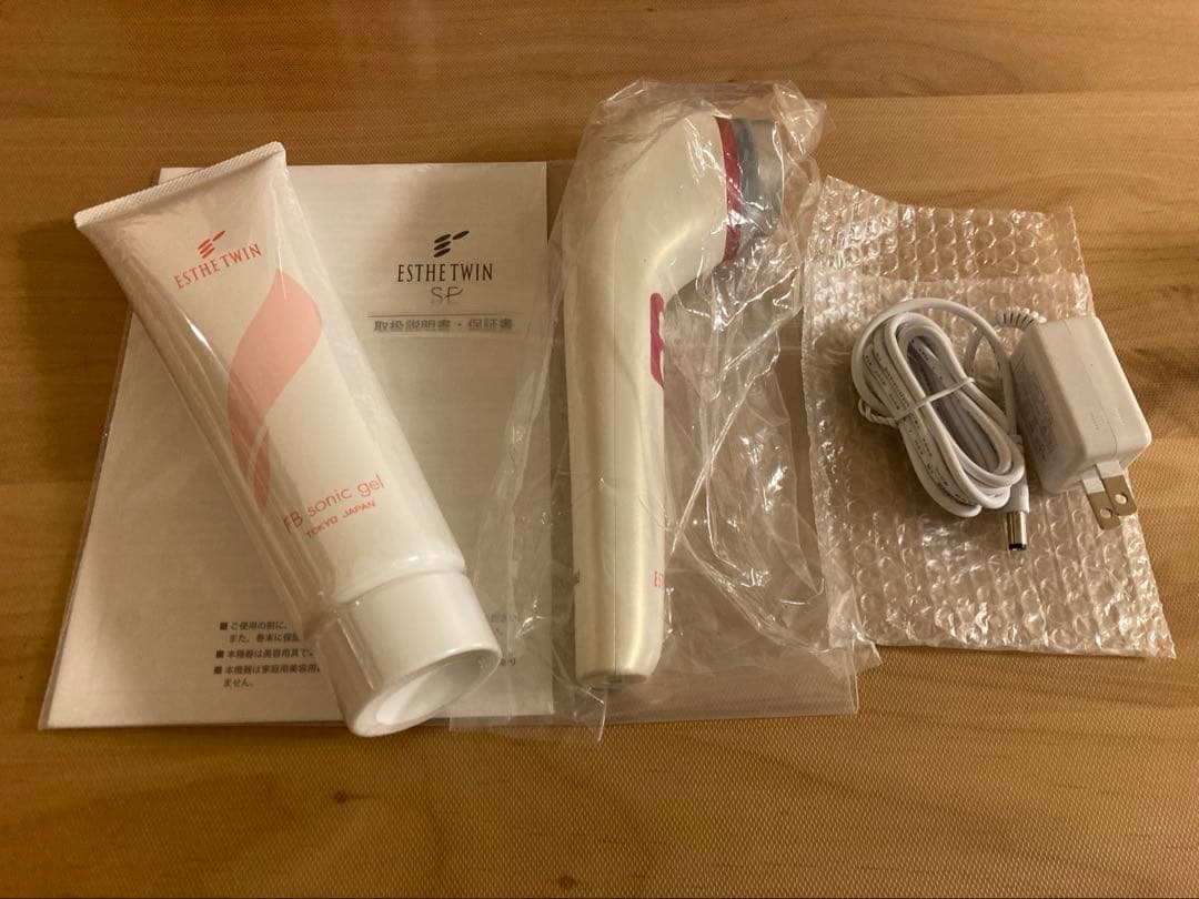 ESTHE TWIN エステツイン SE 美顔器 ジェル&取り扱い説明書付き エステツインSE 美顔器（ジェル付き） - メルカリ