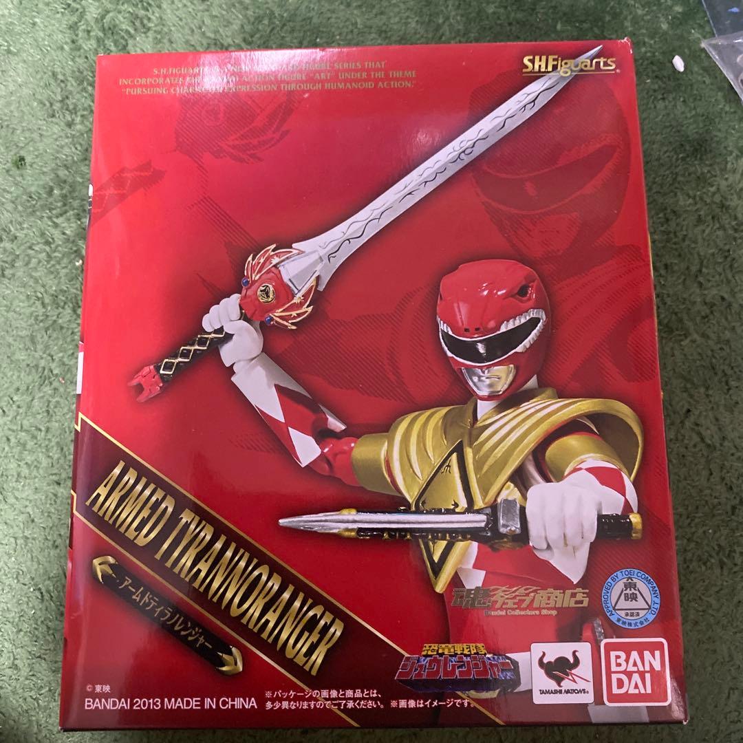 アームドティラノレンジャー　フィギュアーツ Amazon.co.jp: 恐竜戦隊ジュウレンジャー S.H.Figuarts アームド