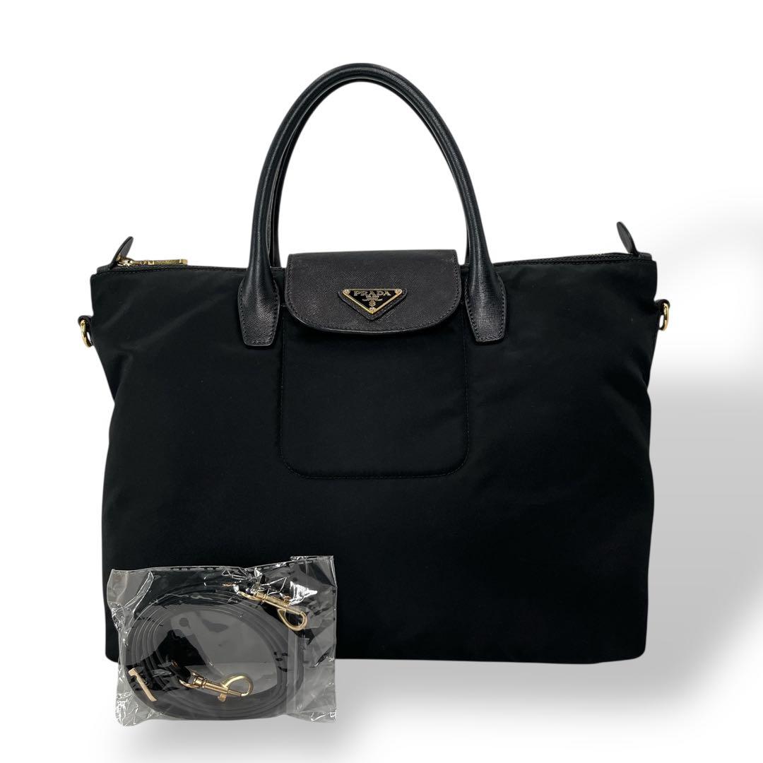 美品　プラダ　2way ショルダーバッグ　三角ロゴ　ハンドバッグ　ナイロン　黒 PRADA（プラダ） 極 美品 Re-Nylon スモール パデッド トート 三角ロゴ