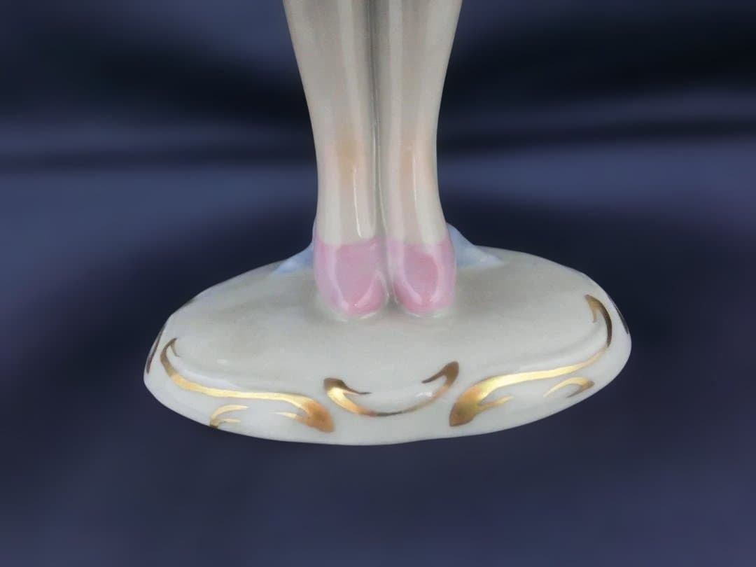 ジッツェンドルフィン』レース・フィギュリンH.24cm - メルカリ