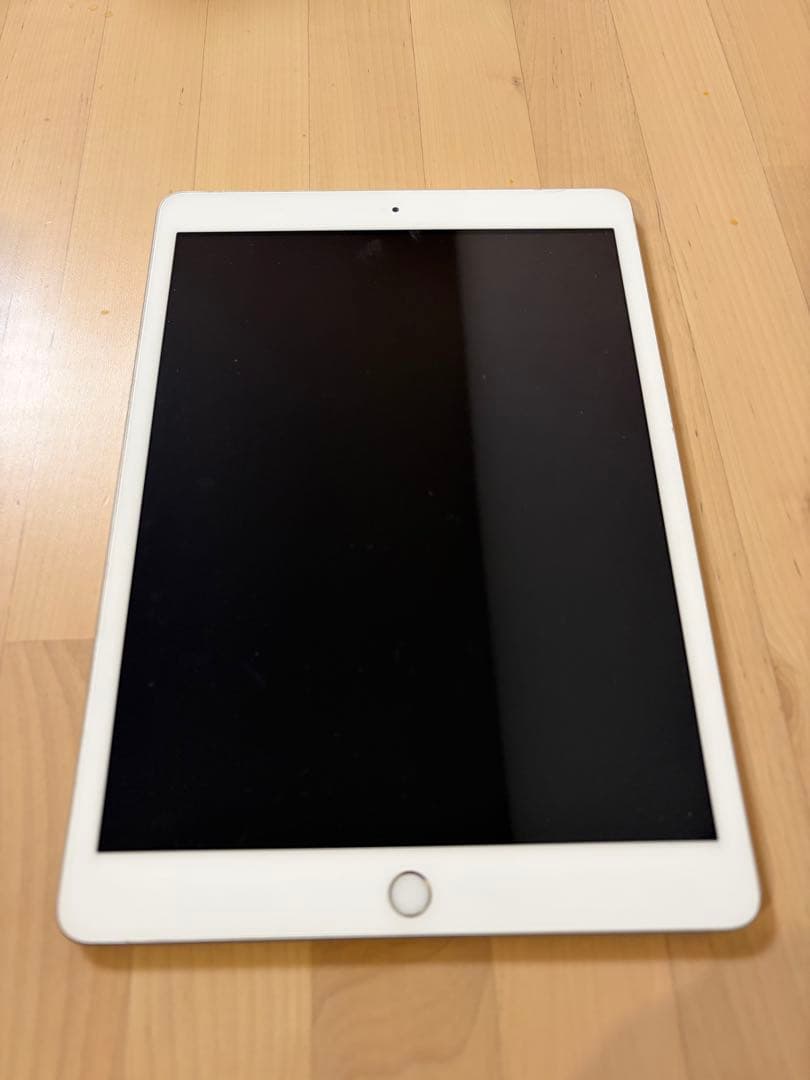 Apple iPad シルバー 本体　第8世代　32GB iPad 第8世代 32GB シルバー MYMJ2J／A 国内版SIMフリー [32GB] Apple