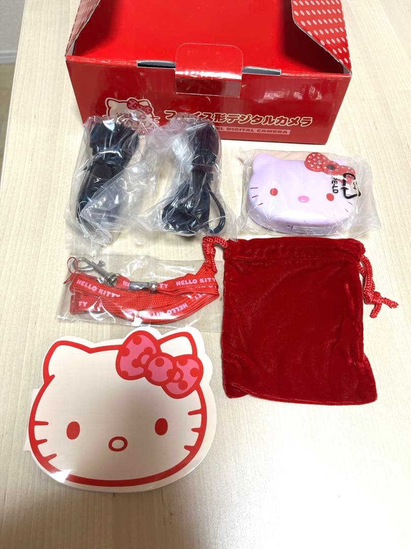 ハローキティ　フェイス形デジタルカメラ エグゼモード、HELLO KITTYとcourregesのデジカメ - 価格.com