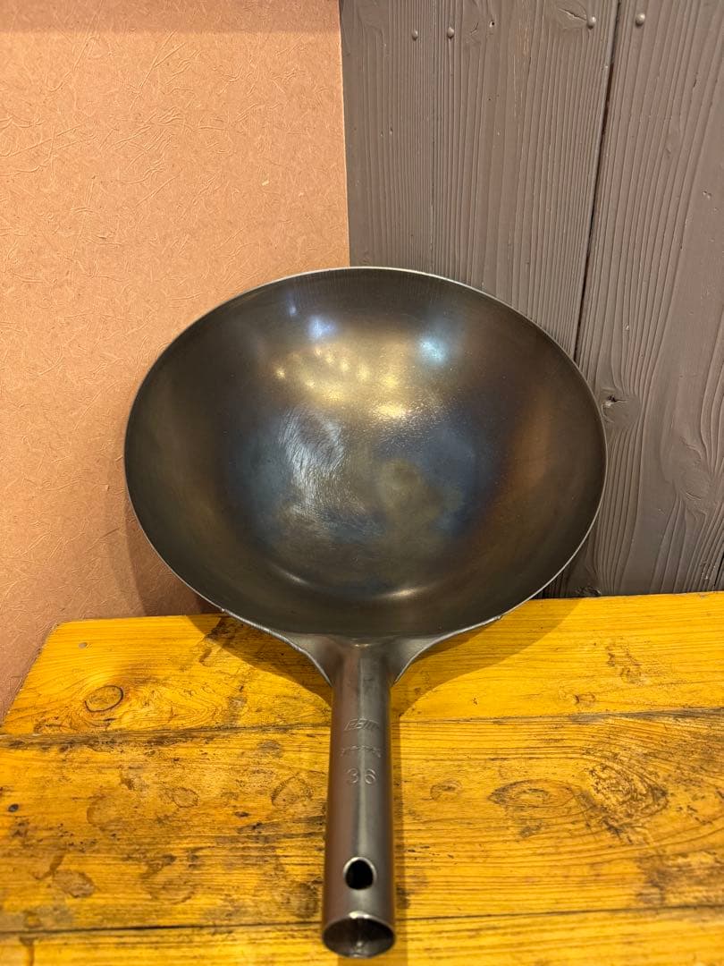純チタン36 中華鍋 黒色　江部松商事 Amazon｜EBM 純チタン 超軽量 中華片手鍋 30cm｜片手鍋・ソースパン