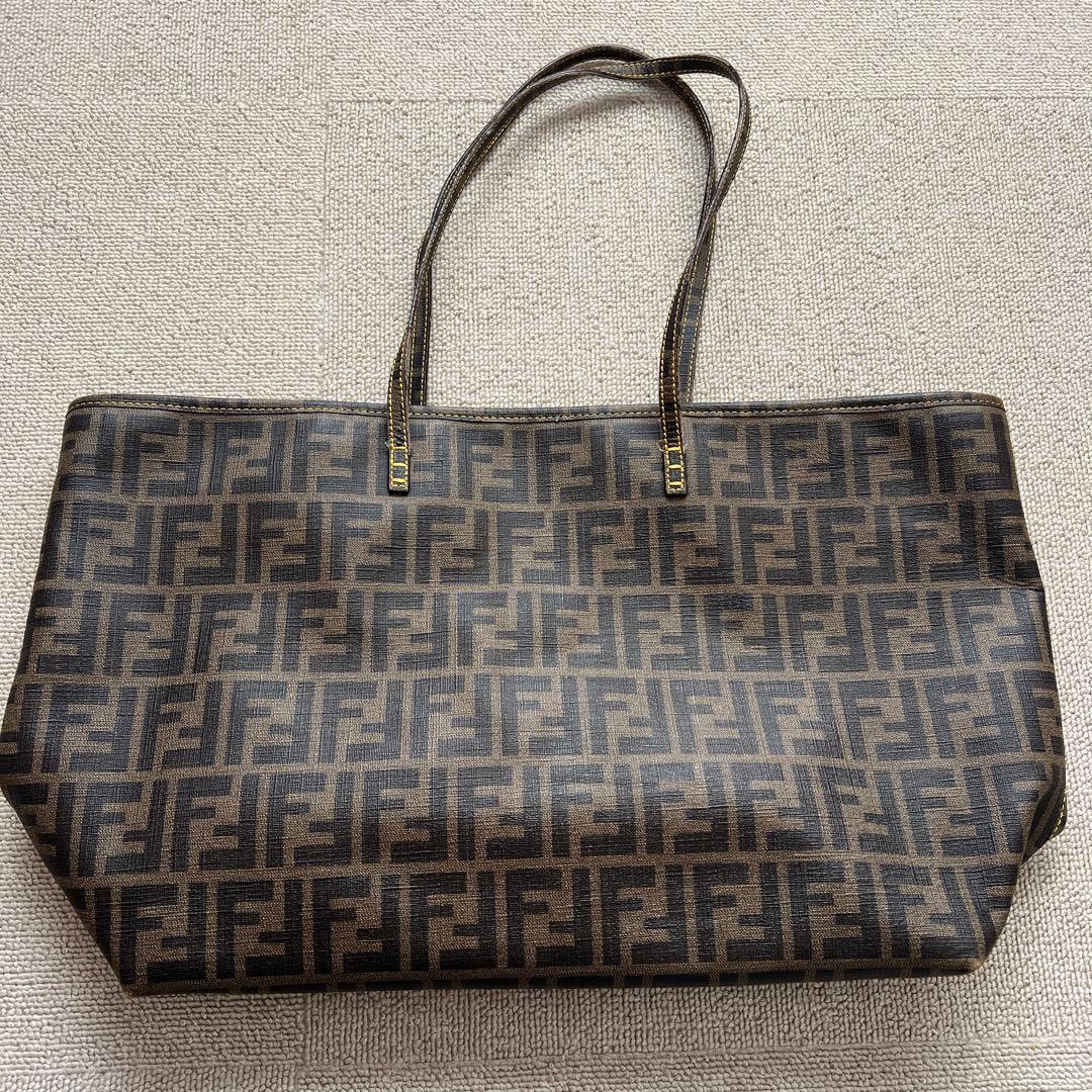 Fendi FFロゴ トートバッグ フェンディの「FF トート」にセレリアレザーが登場！ | フェンディ