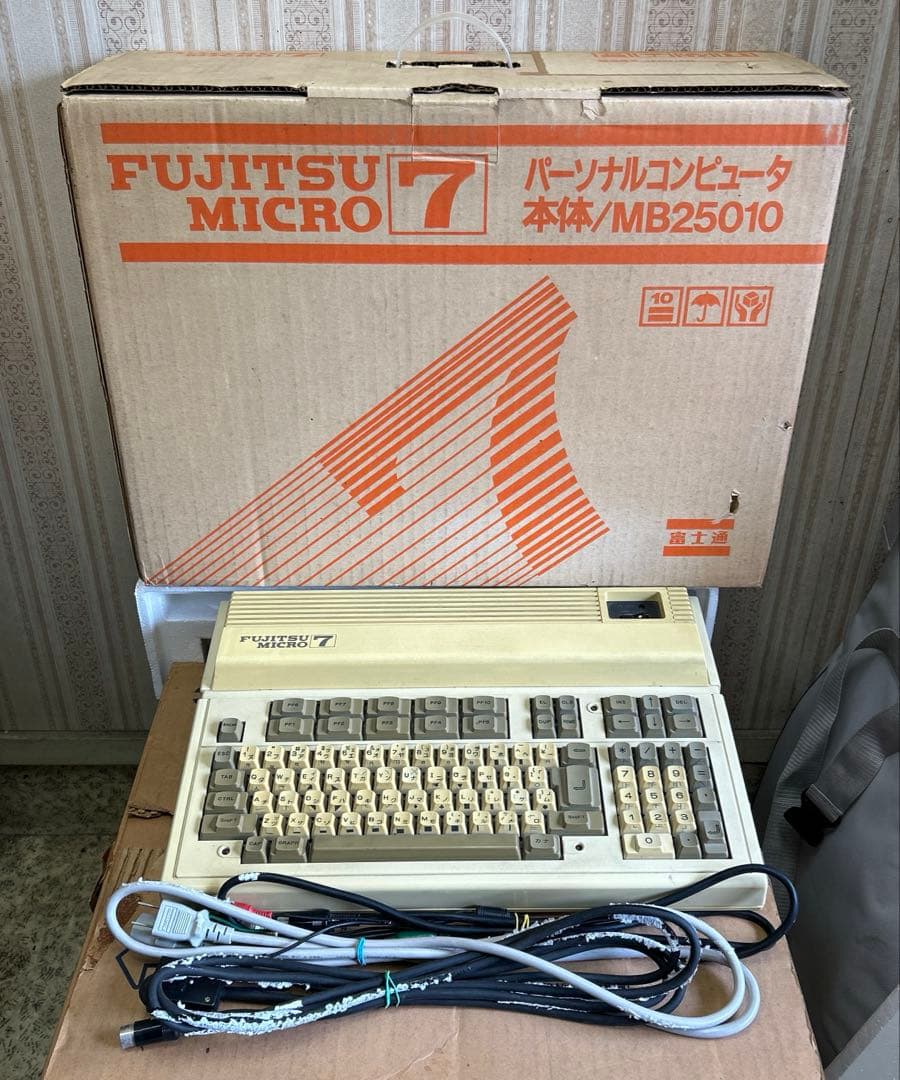 希少　富士通　マイクロ7 MB25010 パーソナルコンピューター　当時物 xpe256op-10-01-2-0001.jpg