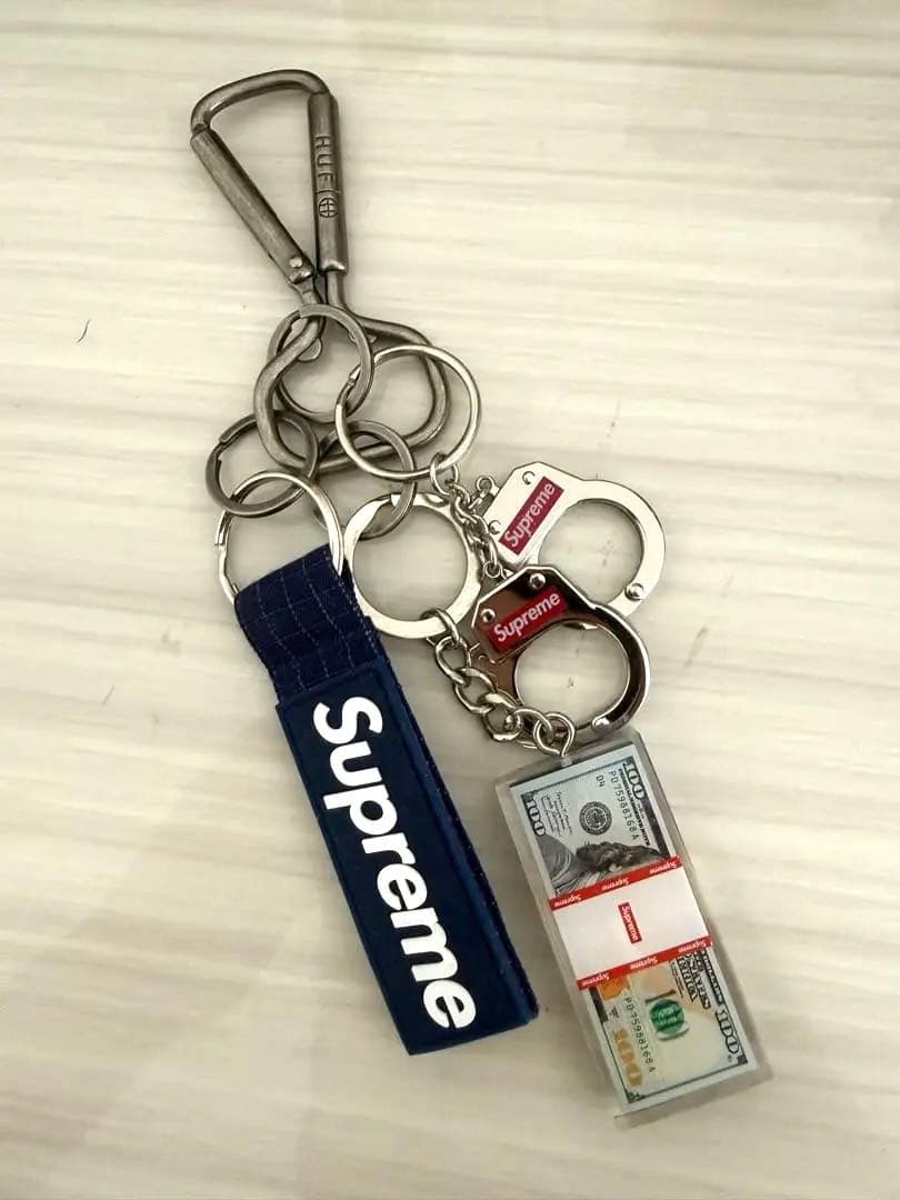 HUFカラビナ，supremeキーホルダー3点セット HUF ハフ カラビナ キーホルダー セット - メルカリ